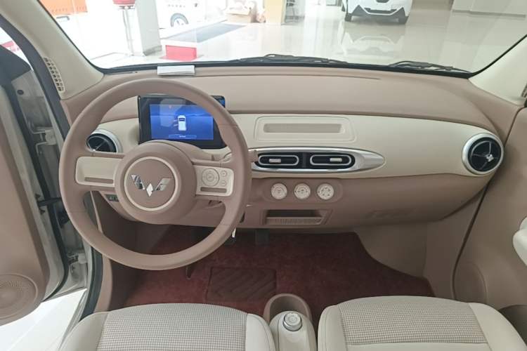 Used Wuling Hongguang MINIEV 2025 Four-Door Version Advanced Edition Center Console