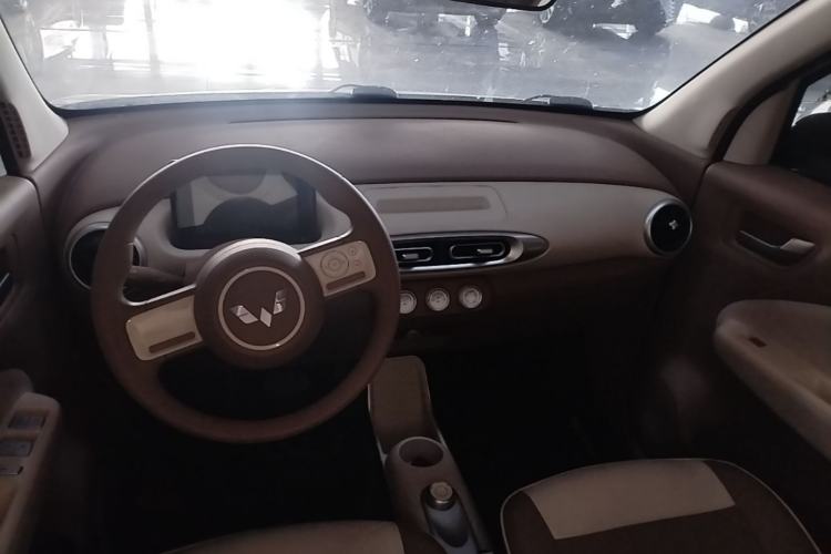 Used Wuling Hongguang MINIEV 2025 Four-Door Version Advanced Edition Center Console