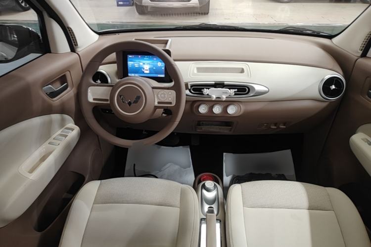 Used Wuling Hongguang MINIEV 2025 Four-Door Version Advanced Edition Center Console