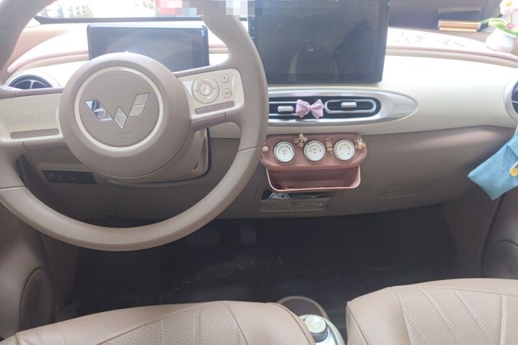 Used Wuling Hongguang MINIEV 2025 Four-Door Version Advanced Edition Center Console