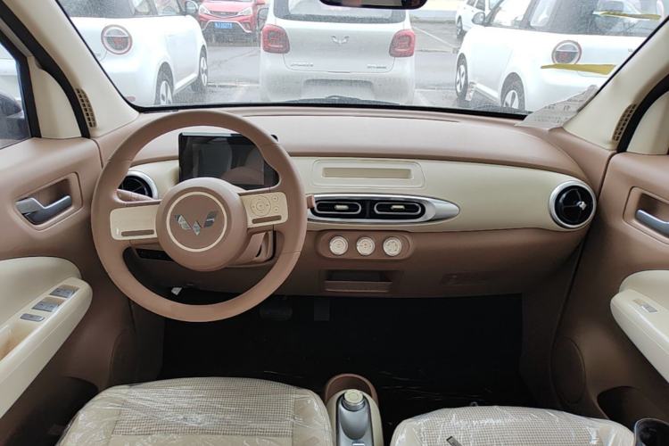 Used Wuling Hongguang MINIEV 2025 Four-Door Version Advanced Edition Center Console