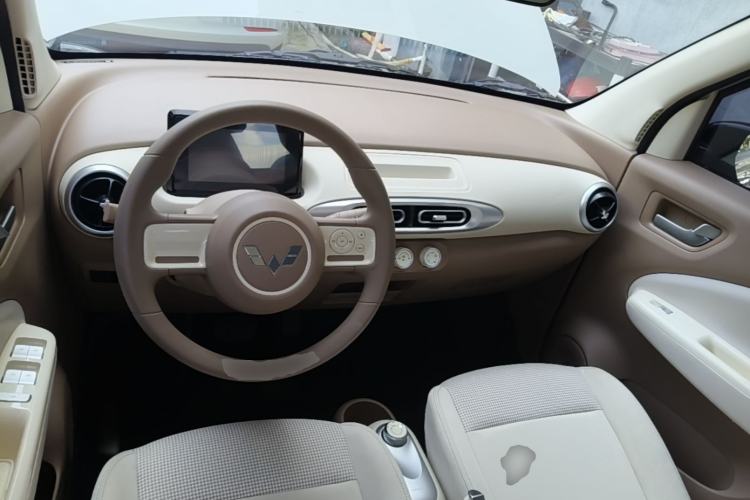 Used Wuling Hongguang MINIEV 2025 Four-Door Version Advanced Edition Center Console