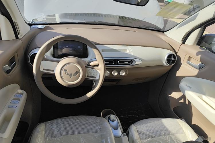Used Wuling Hongguang MINIEV 2025 Four-Door Version Advanced Edition Center Console