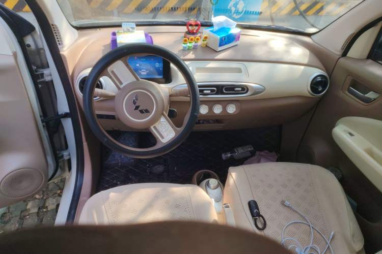 Used Wuling Hongguang MINIEV 2025 Four-Door Version Advanced Edition Center Console
