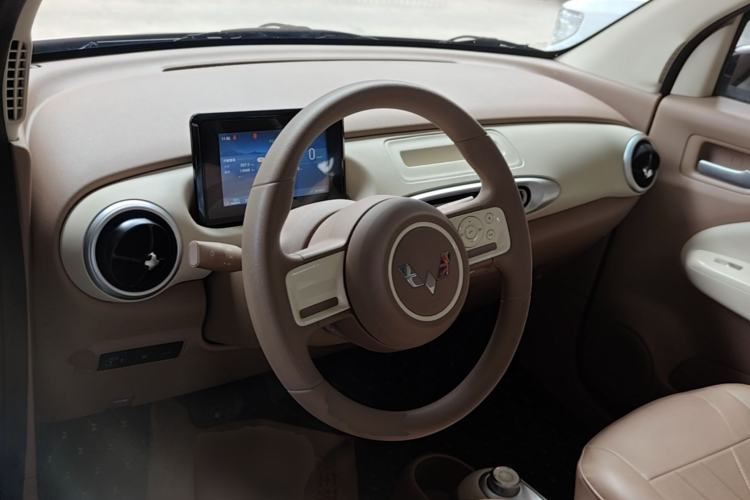 Used Wuling Hongguang MINIEV 2025 Four-Door Version Advanced Edition Center Console