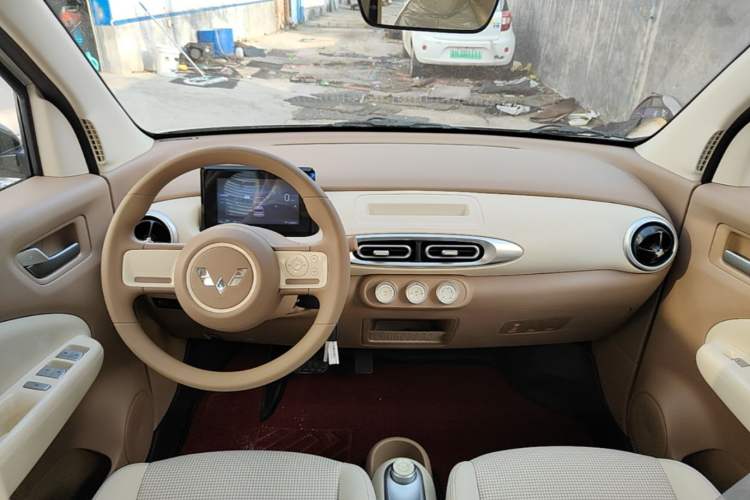 Used Wuling Hongguang MINIEV 2025 Four-Door Version Advanced Edition Center Console