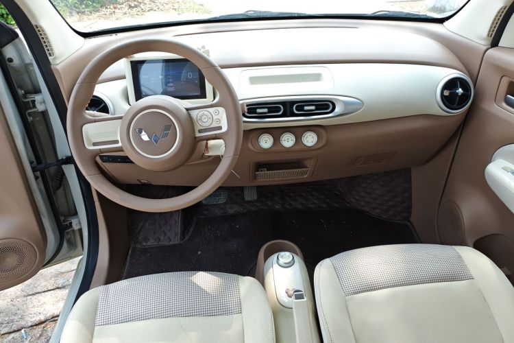 Used Wuling Hongguang MINIEV 2025 Four-Door Version Advanced Edition Center Console