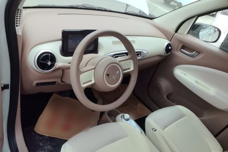 Used Wuling Hongguang MINIEV 2025 Four-Door Version Advanced Edition Center Console