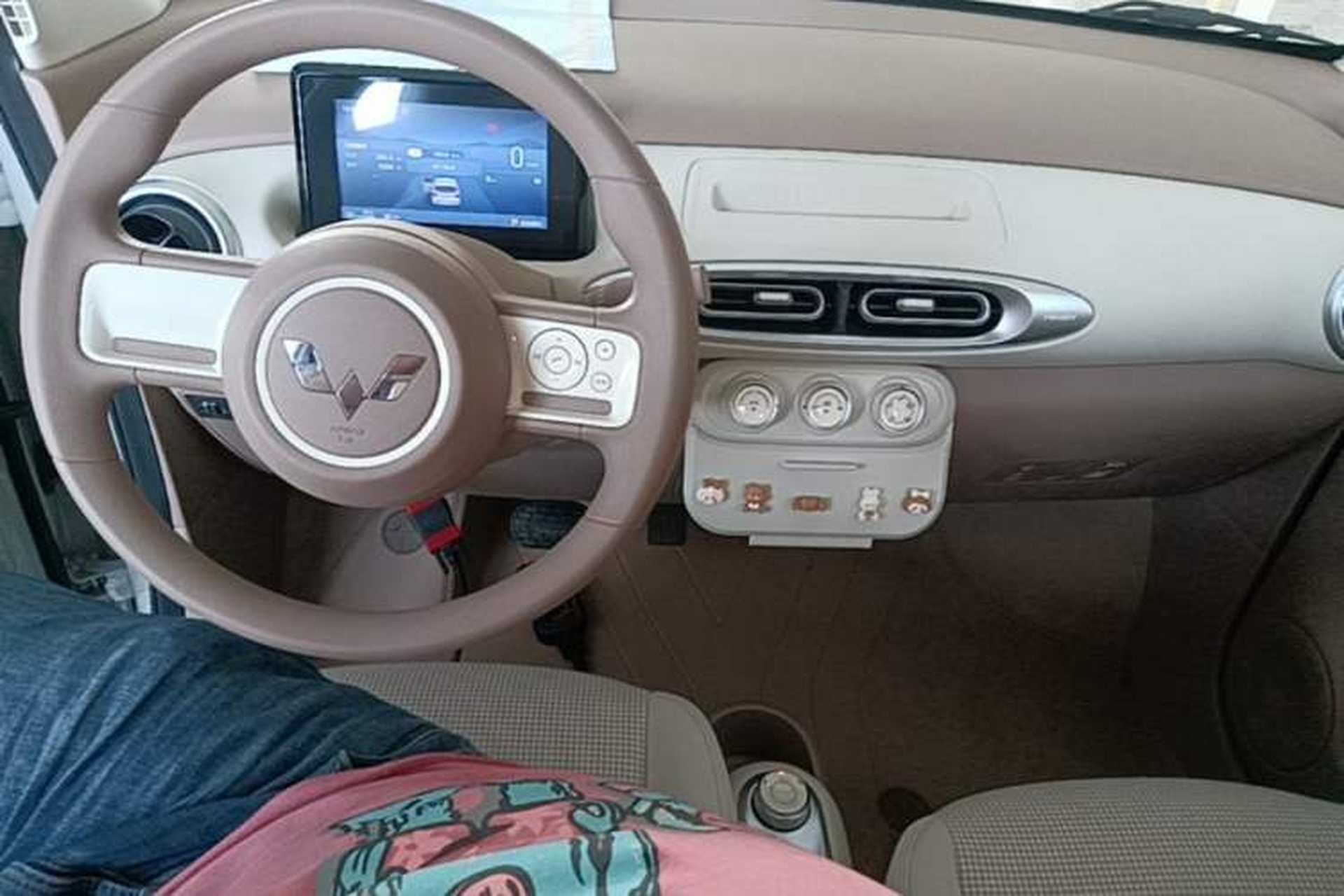 Used Wuling Hongguang MINIEV 2025 Four-Door Version Advanced Edition Center Console