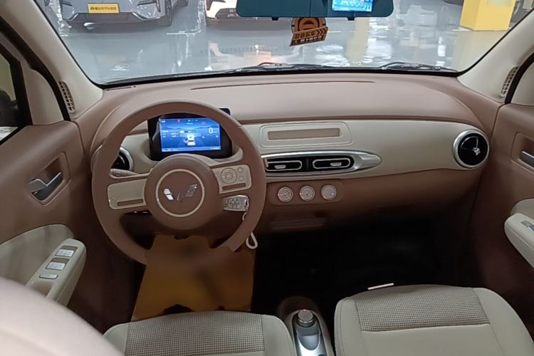 Used Wuling Hongguang MINIEV 2025 Four-Door Version Advanced Edition Center Console