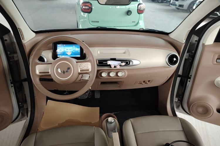 Used Wuling Hongguang MINIEV 2025 Four-Door Version Advanced Edition Center Console