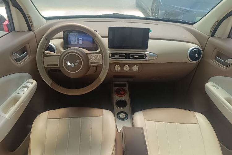 Used Wuling Hongguang MINIEV 2025 Four-Door Version Zhenxiang+ Edition Center Console