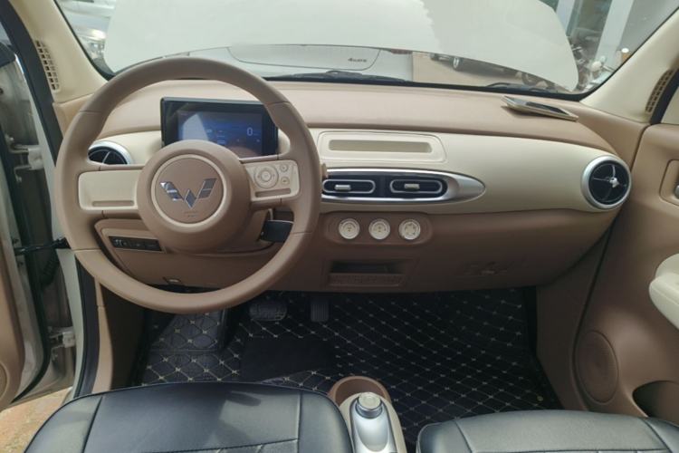 Used Wuling Hongguang MINIEV 2025 Four-Door Version Advanced Edition Center Console
