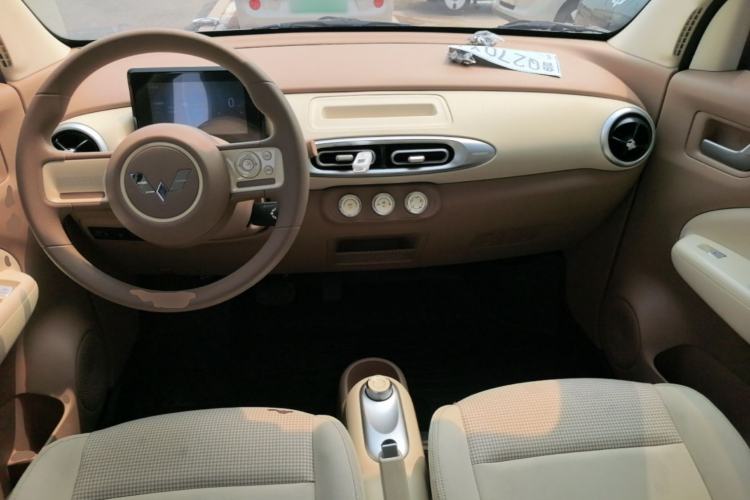 Used Wuling Hongguang MINIEV 2025 Four-Door Version Advanced Edition Center Console