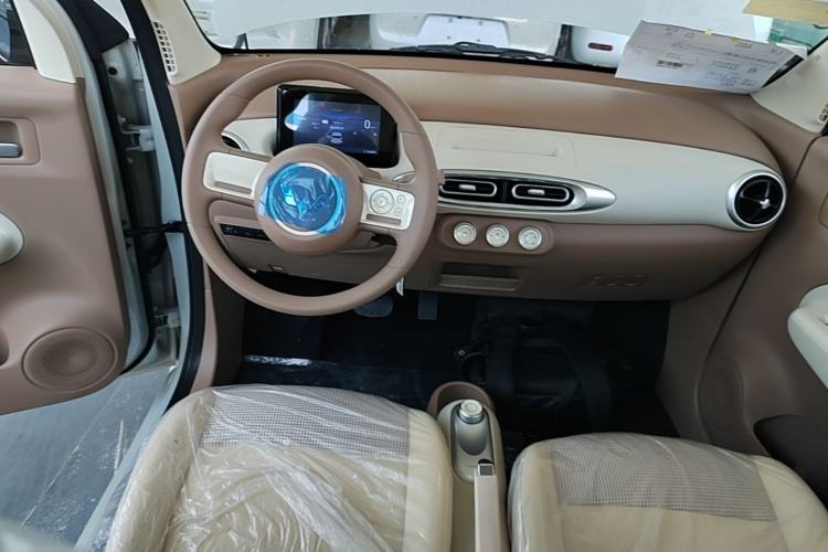Used Wuling Hongguang MINIEV 2025 Four-Door Version Advanced Edition Center Console