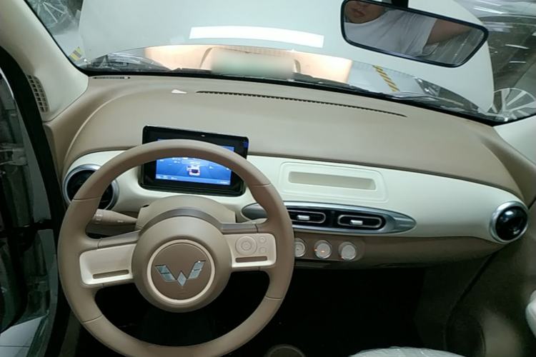 Used Wuling Hongguang MINIEV 2025 Four-Door Version Advanced Edition Center Console