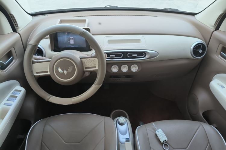 Used Wuling Hongguang MINIEV 2025 Four-Door Version Advanced Edition Center Console