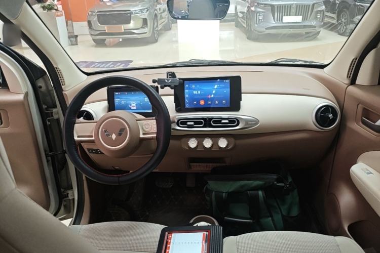 Used Wuling Hongguang MINIEV 2025 Four-Door Version Zhenxiang+ Edition Center Console