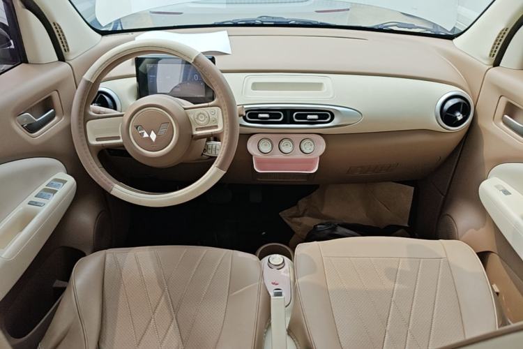 Used Wuling Hongguang MINIEV 2025 Four-Door Version Advanced Edition Center Console