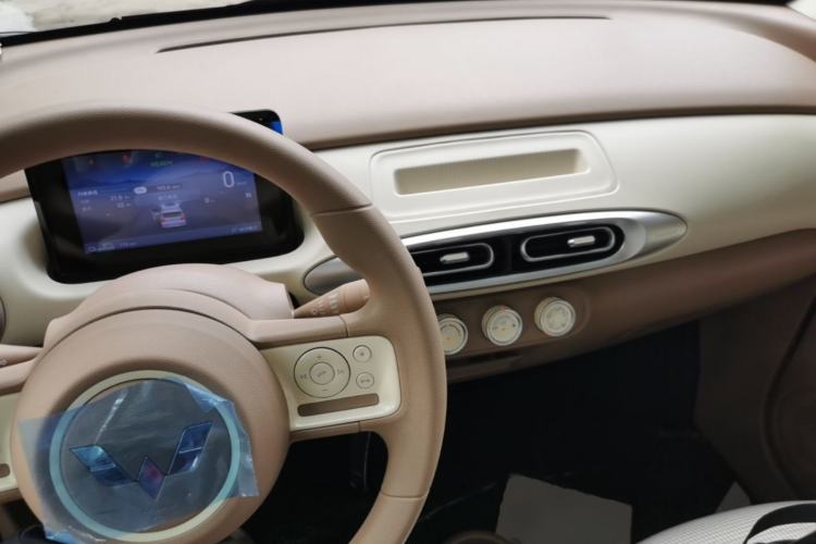 Used Wuling Hongguang MINIEV 2025 Four-Door Version Advanced Edition Center Console