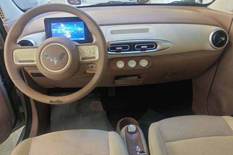 Used Wuling Hongguang MINIEV 2025 Four-Door Version Advanced Edition Center Console