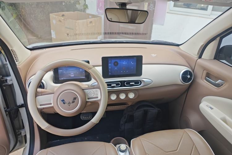 Used Wuling Hongguang MINIEV 2025 Four-Door Version Zhenxiang+ Edition Center Console