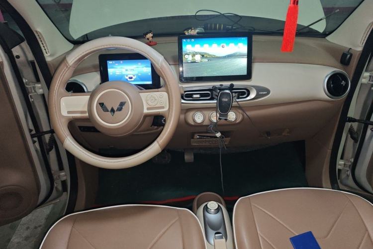 Used Wuling Hongguang MINIEV 2025 Four-Door Version Advanced Edition Center Console