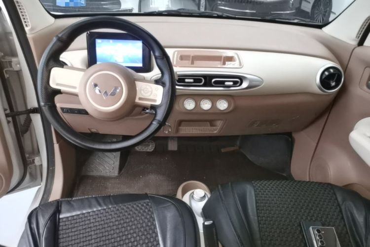 Used Wuling Hongguang MINIEV 2025 Four-Door Version Advanced Edition Center Console
