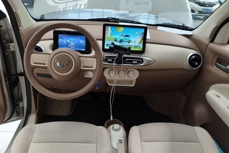 Used Wuling Hongguang MINIEV 2025 Four-Door Version Advanced Edition Center Console