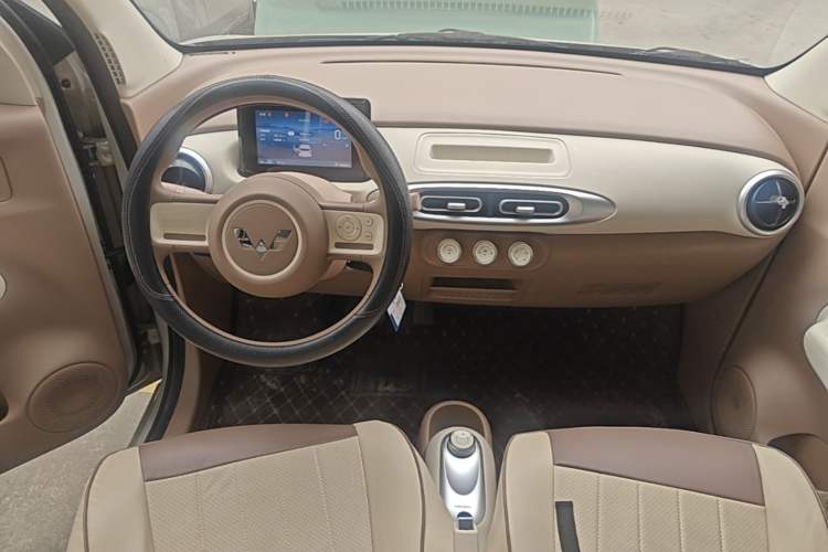 Used Wuling Hongguang MINIEV 2025 Four-Door Version Advanced Edition Center Console