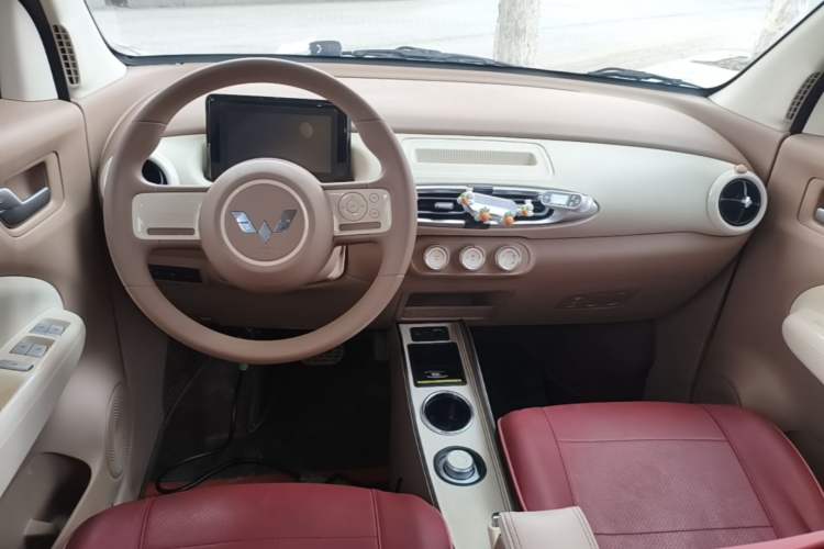 Used Wuling Hongguang MINIEV 2025 Four-Door Version Advanced Edition Center Console