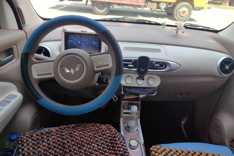 Used Wuling Hongguang MINIEV 2025 Four-Door Version Advanced Edition Center Console