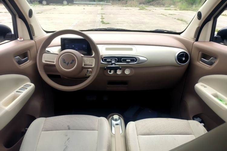 Used Wuling Hongguang MINIEV 2025 Four-Door Version Advanced Edition Center Console