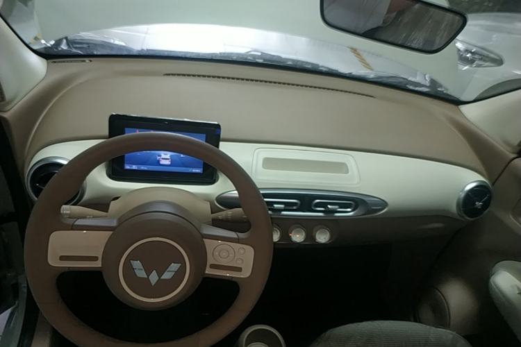Used Wuling Hongguang MINIEV 2025 Four-Door Version Advanced Edition Center Console