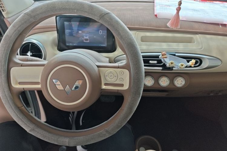 Used Wuling Hongguang MINIEV 2025 Four-Door Version Advanced Edition Center Console