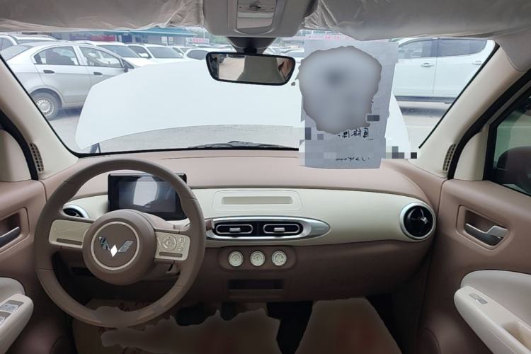 Used Wuling Hongguang MINIEV 2025 Four-Door Version Advanced Edition Center Console