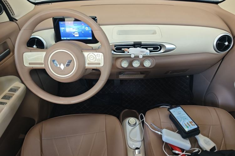 Used Wuling Hongguang MINIEV 2025 Four-Door Version Advanced Edition Center Console