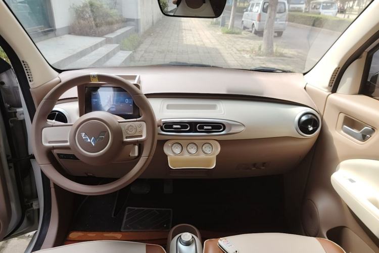 Used Wuling Hongguang MINIEV 2025 Four-Door Version Advanced Edition Center Console