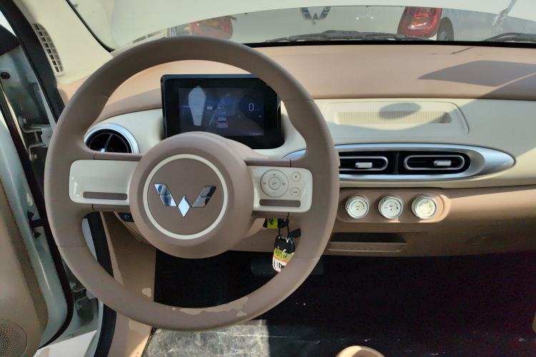 Used Wuling Hongguang MINIEV 2025 Four-Door Version Advanced Edition Center Console