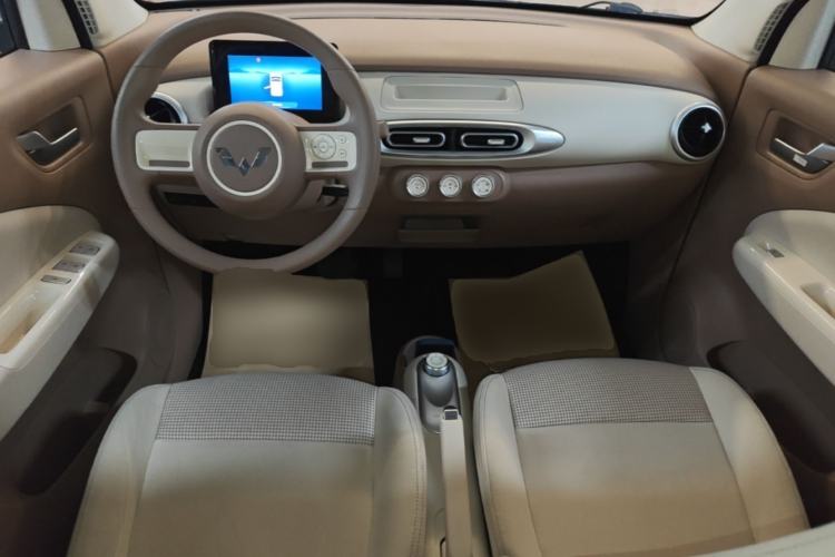 Used Wuling Hongguang MINIEV 2025 Four-Door Version Advanced Edition Center Console