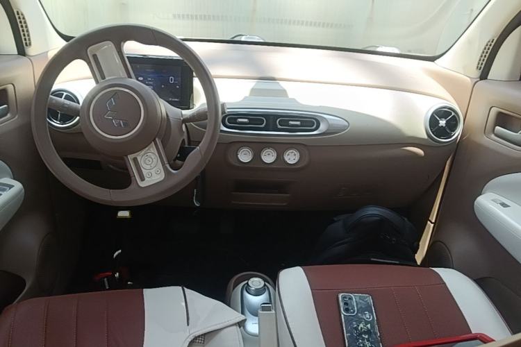 Used Wuling Hongguang MINIEV 2025 Four-Door Version Advanced Edition Center Console
