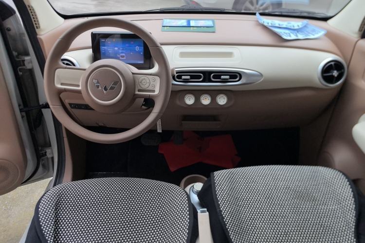 Used Wuling Hongguang MINIEV 2025 Four-Door Version Advanced Edition Center Console