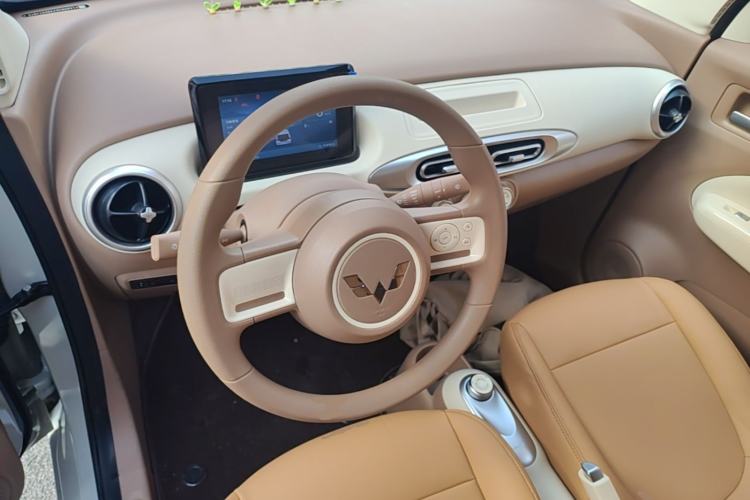 Used Wuling Hongguang MINIEV 2025 Four-Door Version Advanced Edition Center Console