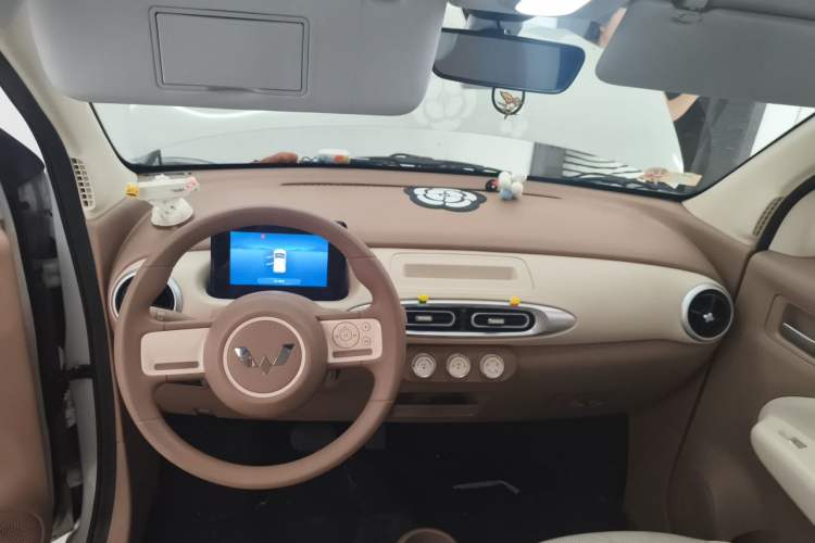 Used Wuling Hongguang MINIEV 2025 Four-Door Version Advanced Edition Center Console