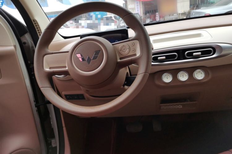 Used Wuling Hongguang MINIEV 2025 Four-Door Version Advanced Edition Center Console