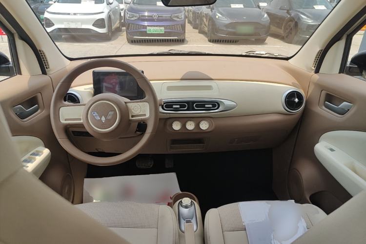 Used Wuling Hongguang MINIEV 2025 Four-Door Version Advanced Edition Center Console
