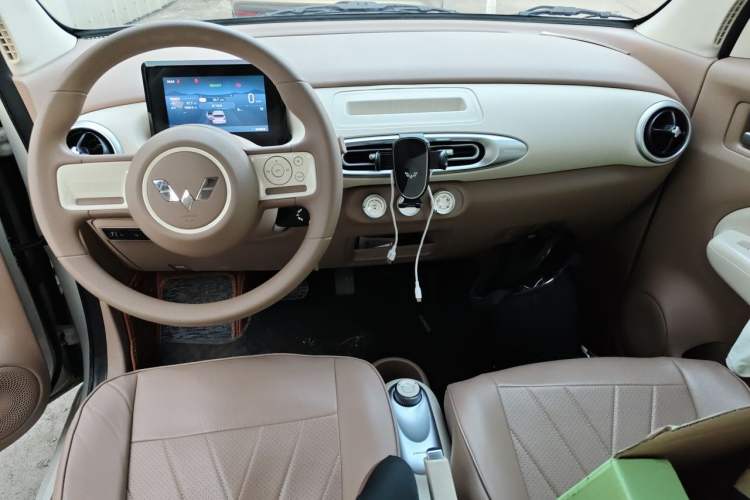 Used Wuling Hongguang MINIEV 2025 Four-Door Version Advanced Edition Center Console