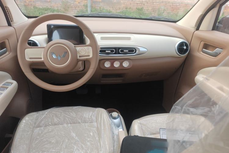 Used Wuling Hongguang MINIEV 2025 Four-Door Version Advanced Edition Center Console