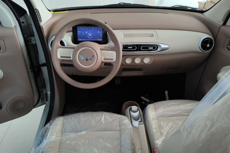 Used Wuling Hongguang MINIEV 2025 Four-Door Version Advanced Edition Center Console