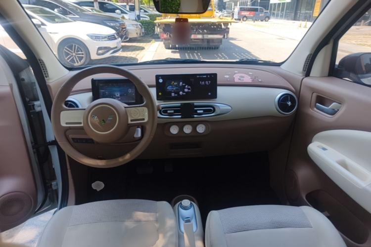 Used Wuling Hongguang MINIEV 2025 Four-Door Version Advanced Edition Center Console